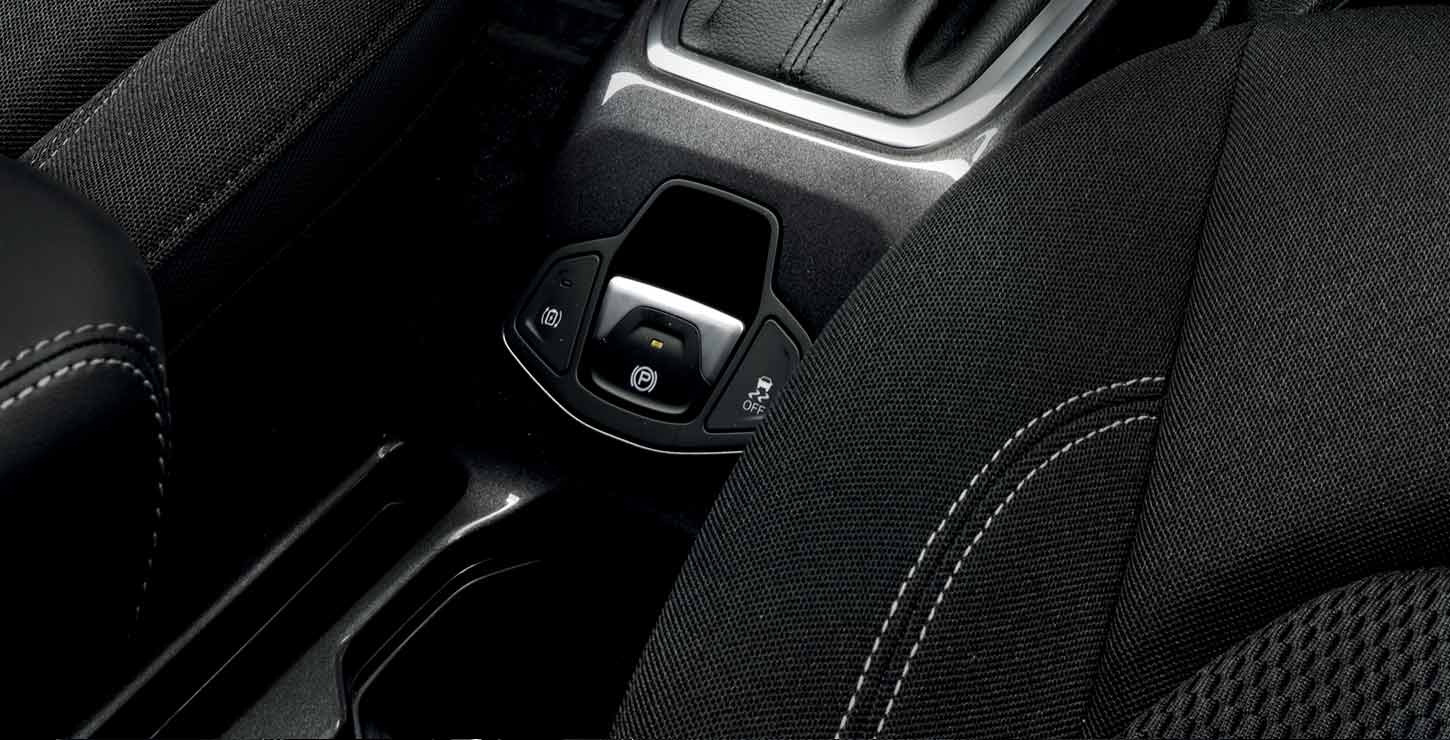 /content/dam/jeep/crossmarket/jeep-phev-3/interiors/feature-banner/JEEP-renegade-4xe-interni-tab-04_ECOASTING-desktop-FeatureHeroBanner-1450x740.jpg